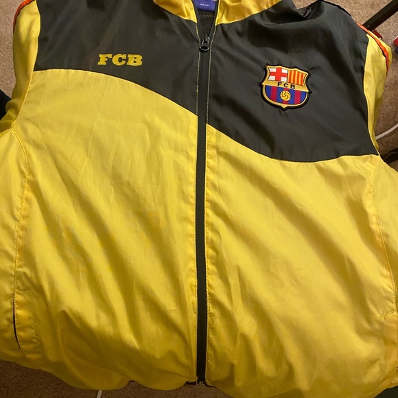 Medium - Picture 1 of 8